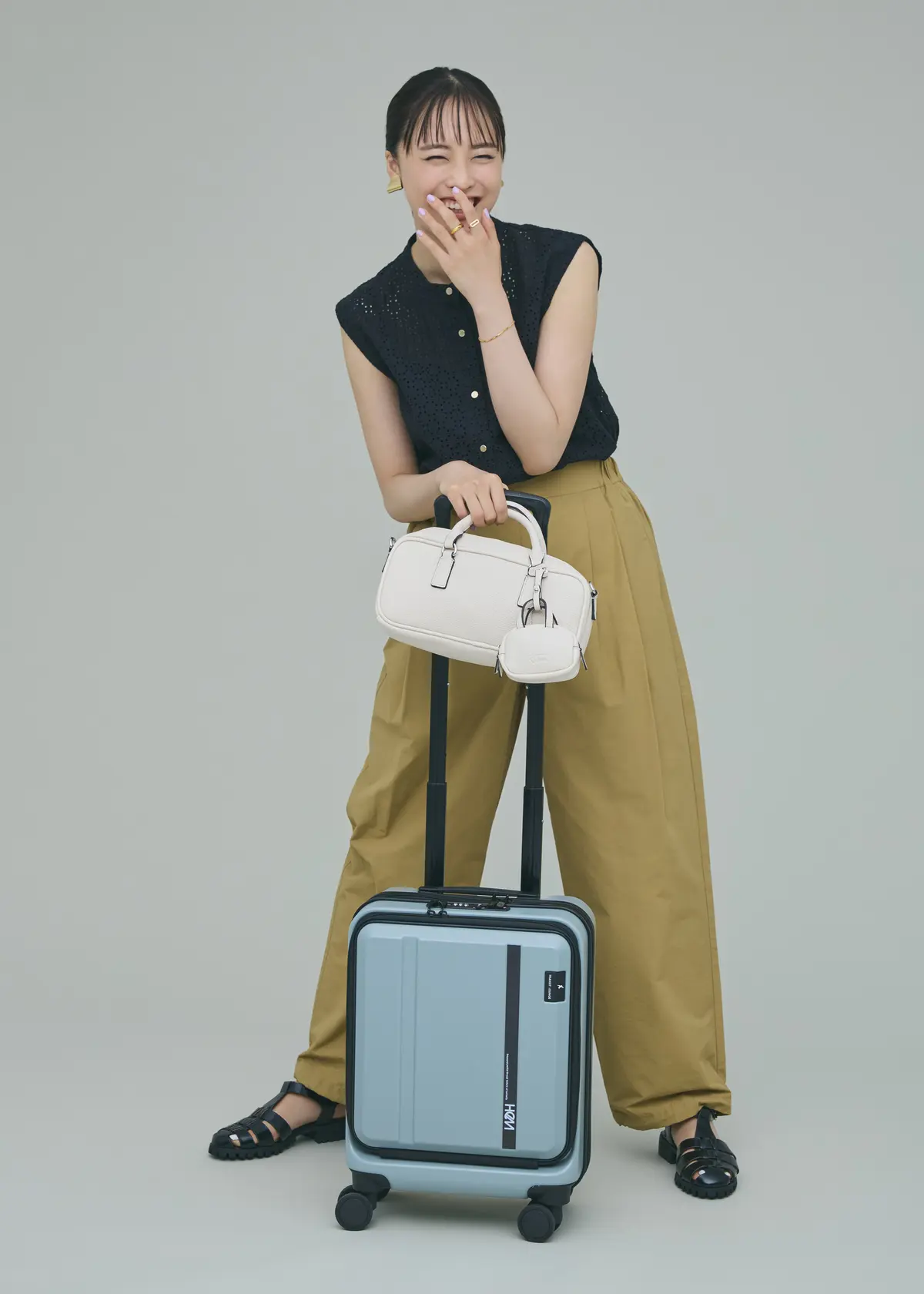 大友花恋　スーツケース　『HeM』×『TRANSIT LOUNGE』のSSサイズは週末の旅行や推し活遠征にもぴったり