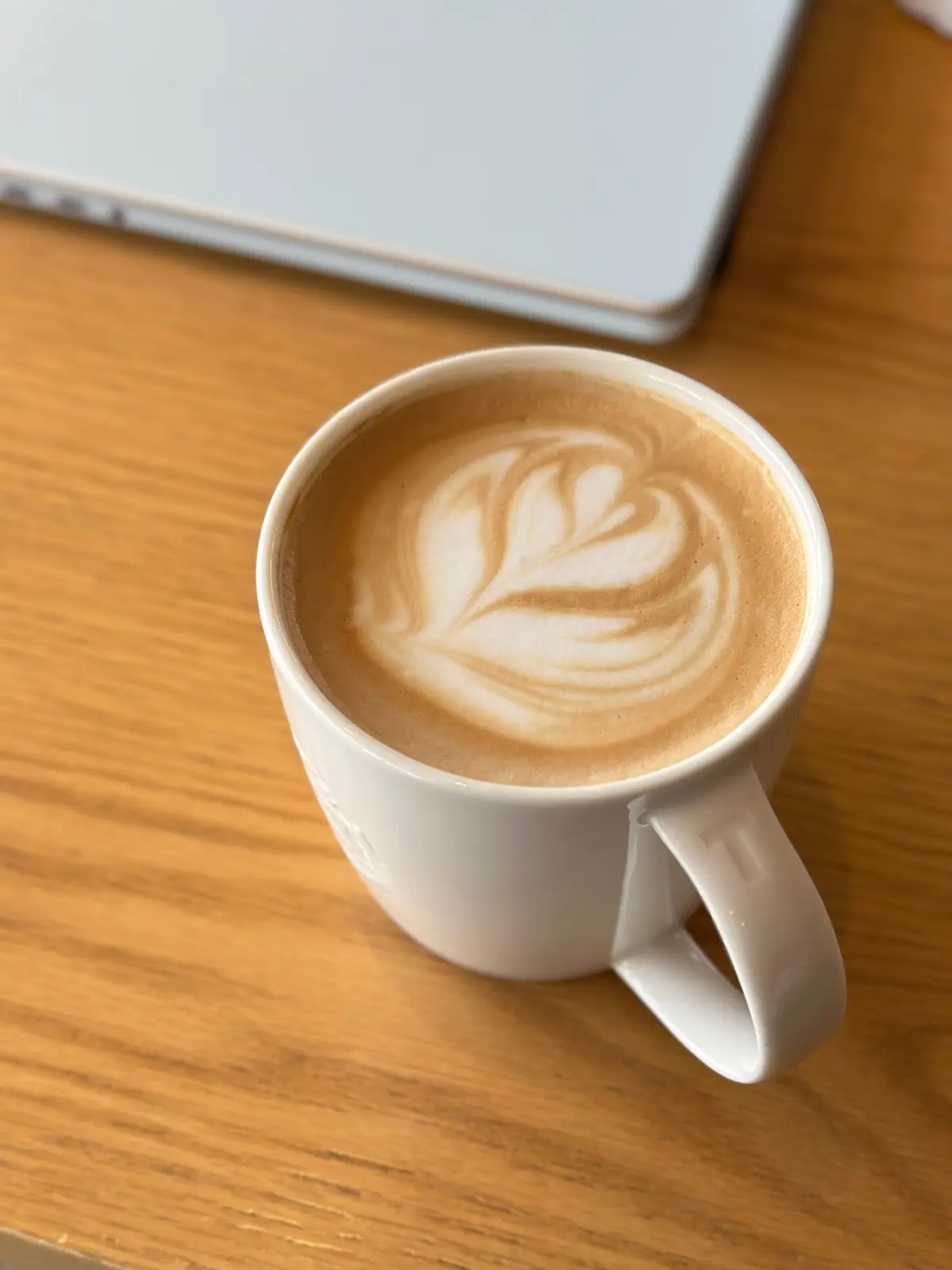 ハートが描かれたカフェラテ