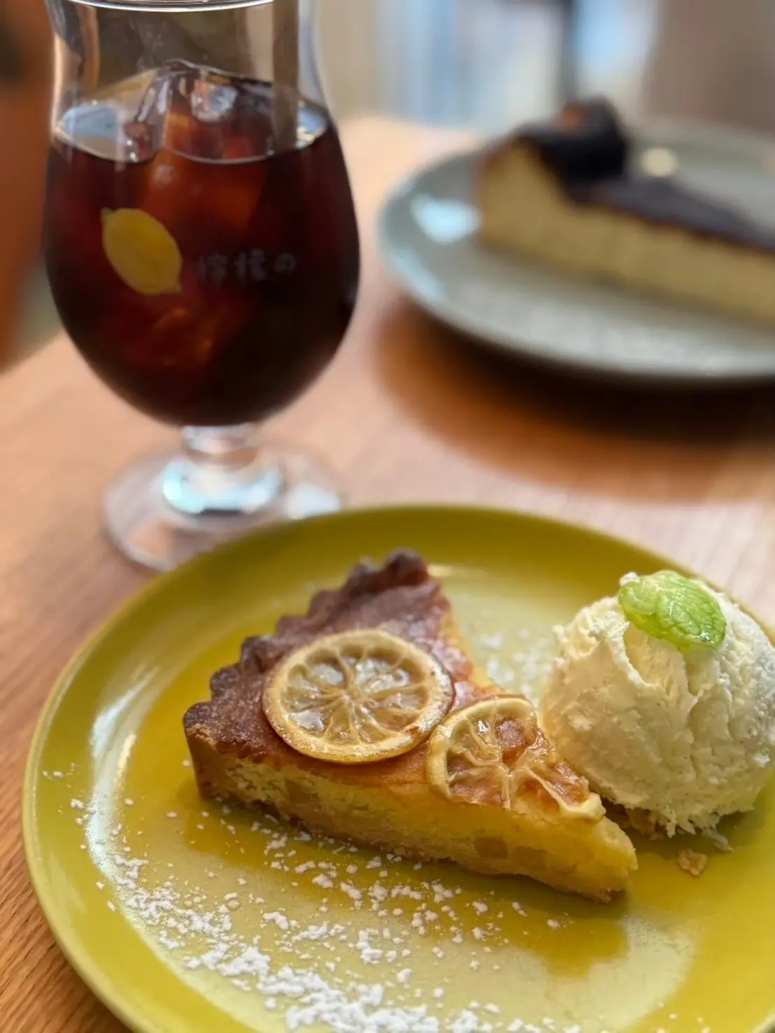 新大阪のカフェで食べるレモンケーキの画像