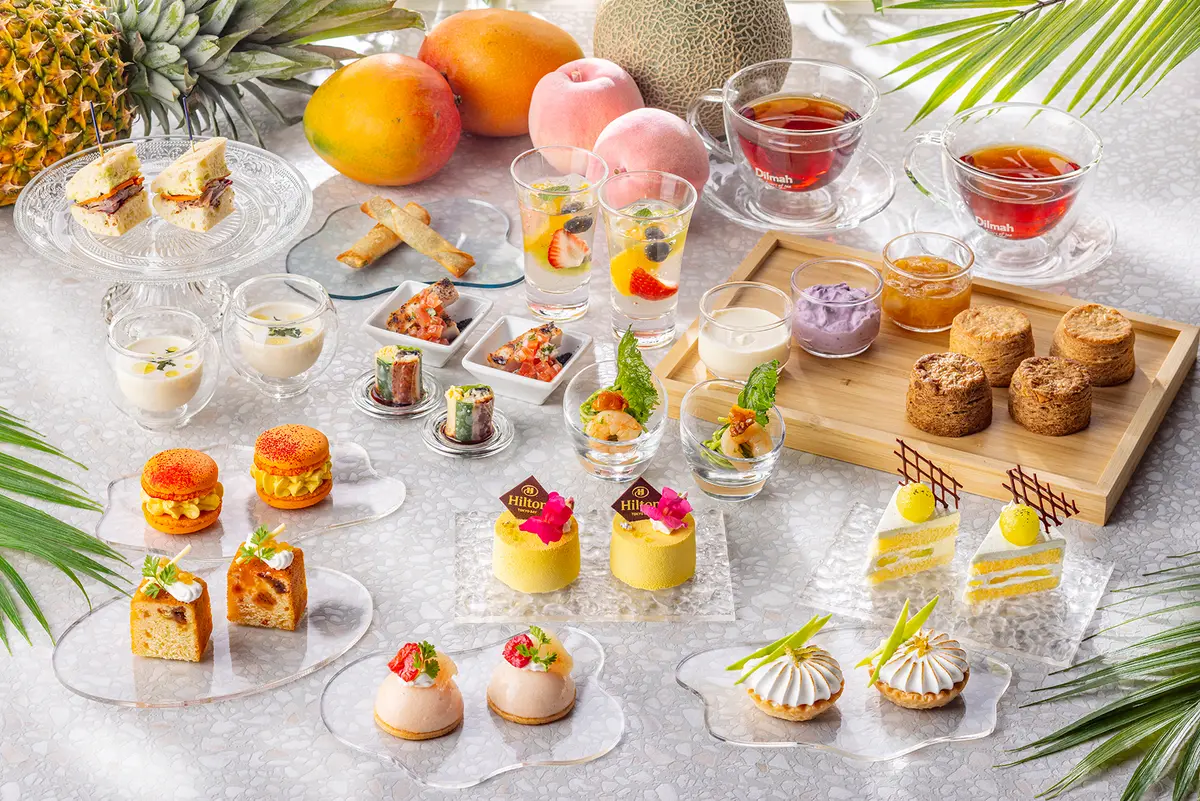 トロピカルムード満点！色鮮やかなスイーツ＆セイボリーで贅沢なティータイムを