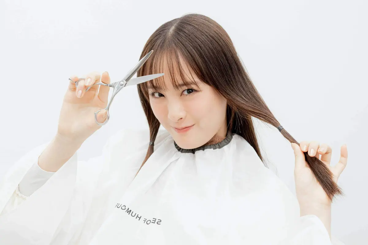 大友花恋　ヘアカットの様子１