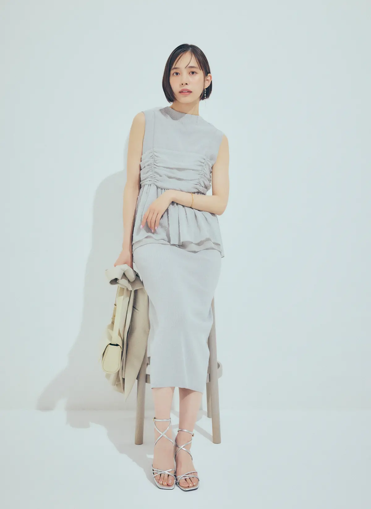 井桁弘恵　キャミソールとワンピース　全身