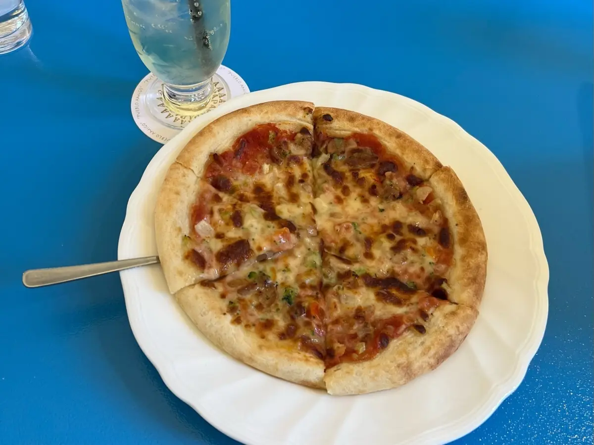 志摩地中海村のカフェアミーゴのピザ