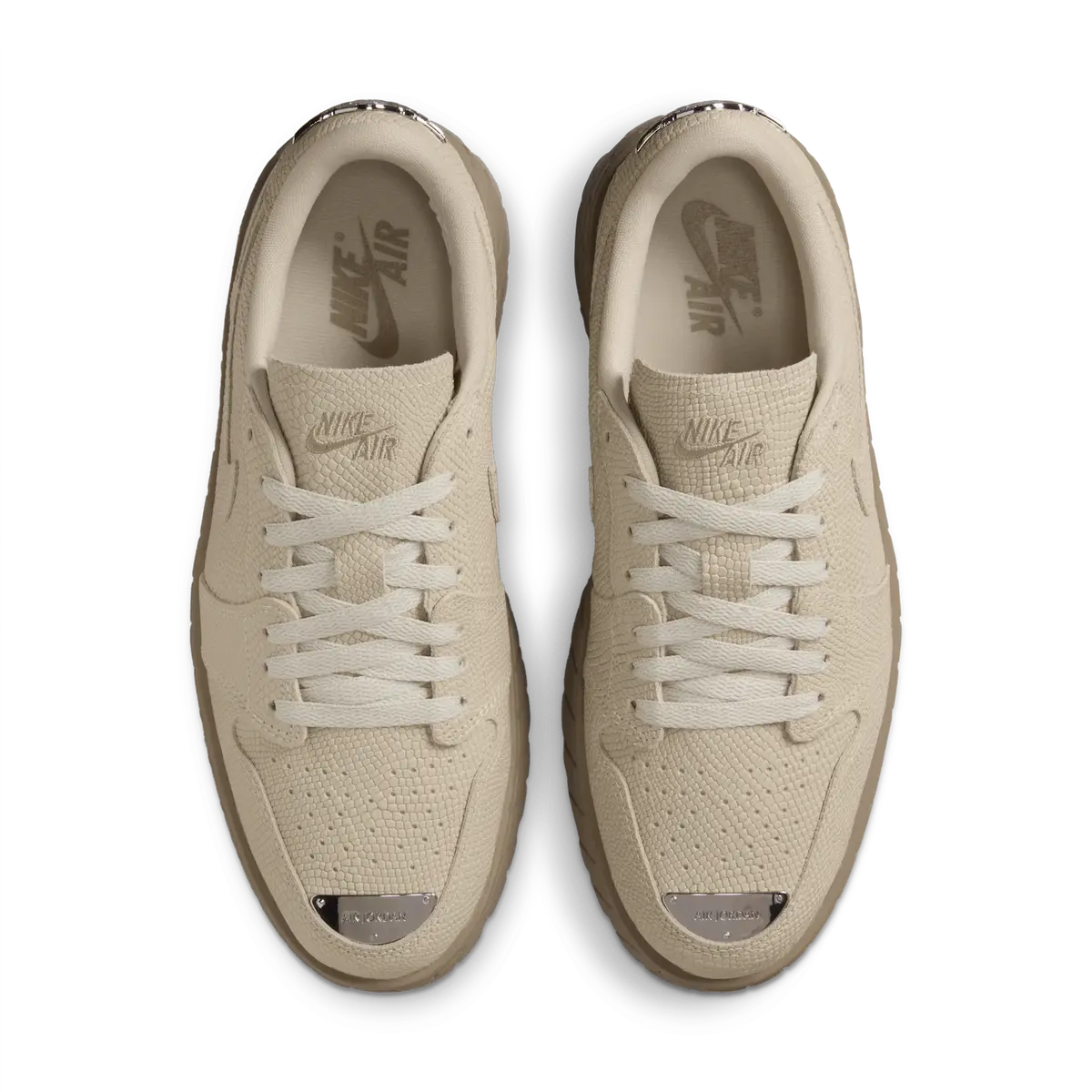 厚底スニーカー　ナイキ　エアジョーダン1