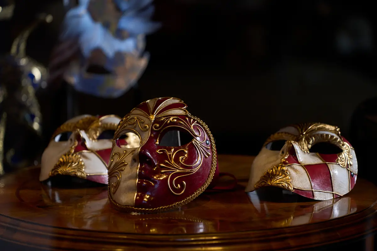 マリアの工房にある仮面