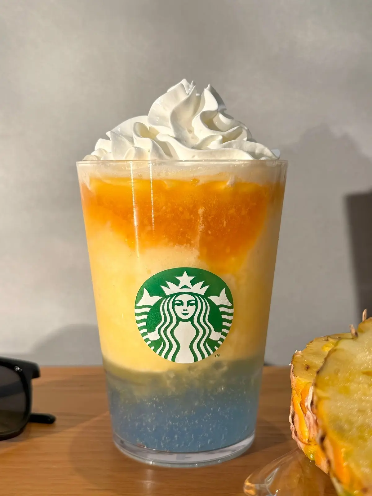 スタバ新作 サンセット パイン フラペチーノ