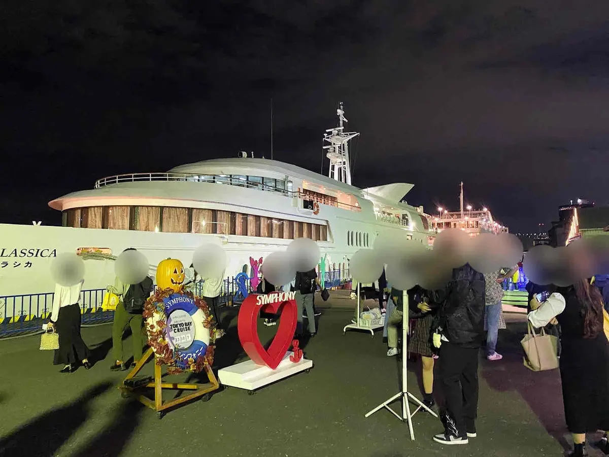 船上で東京の夜景に包まれながらのディナーの画像_6