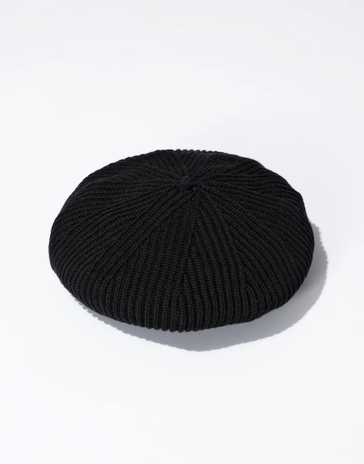 黒のニットベレー帽