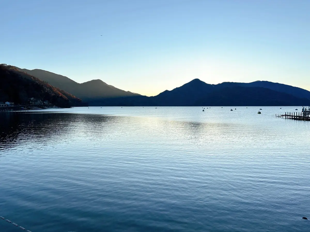 中禅寺湖の神秘的な風景