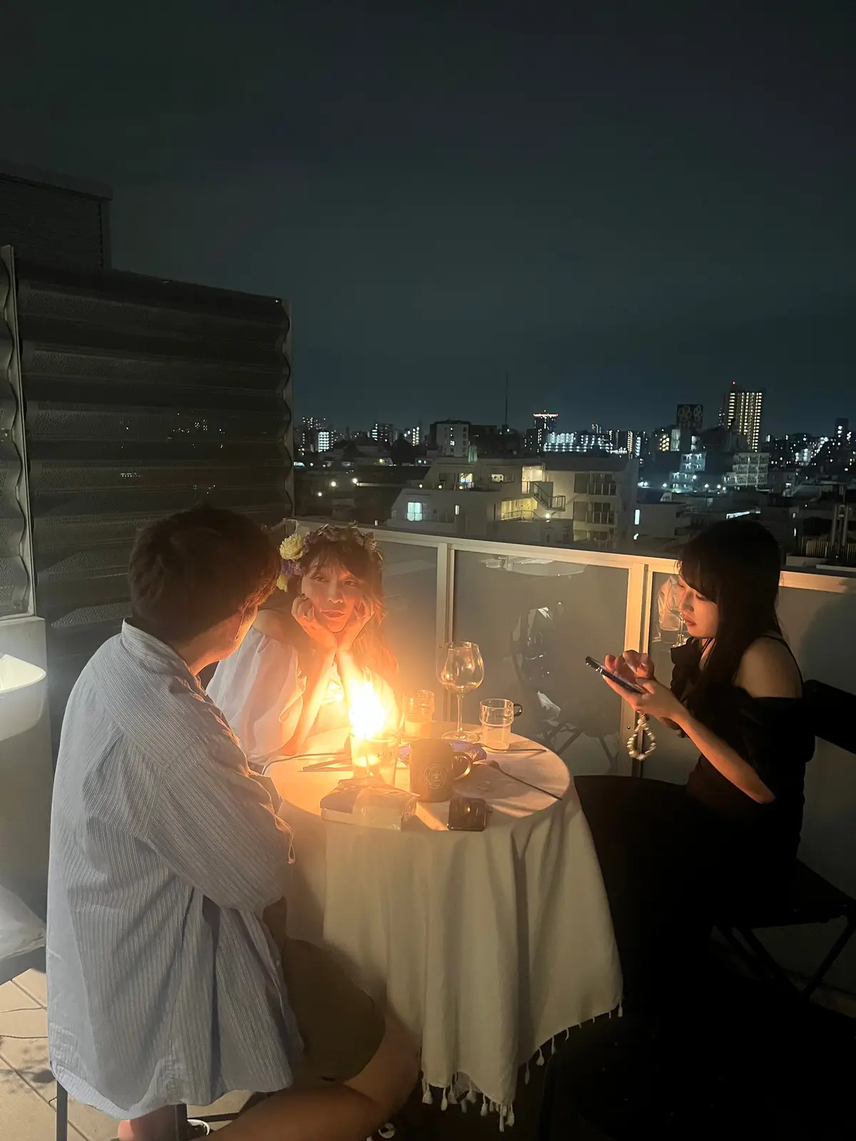 まるで海外女子会！？テラスで花冠づくり＆の画像_4