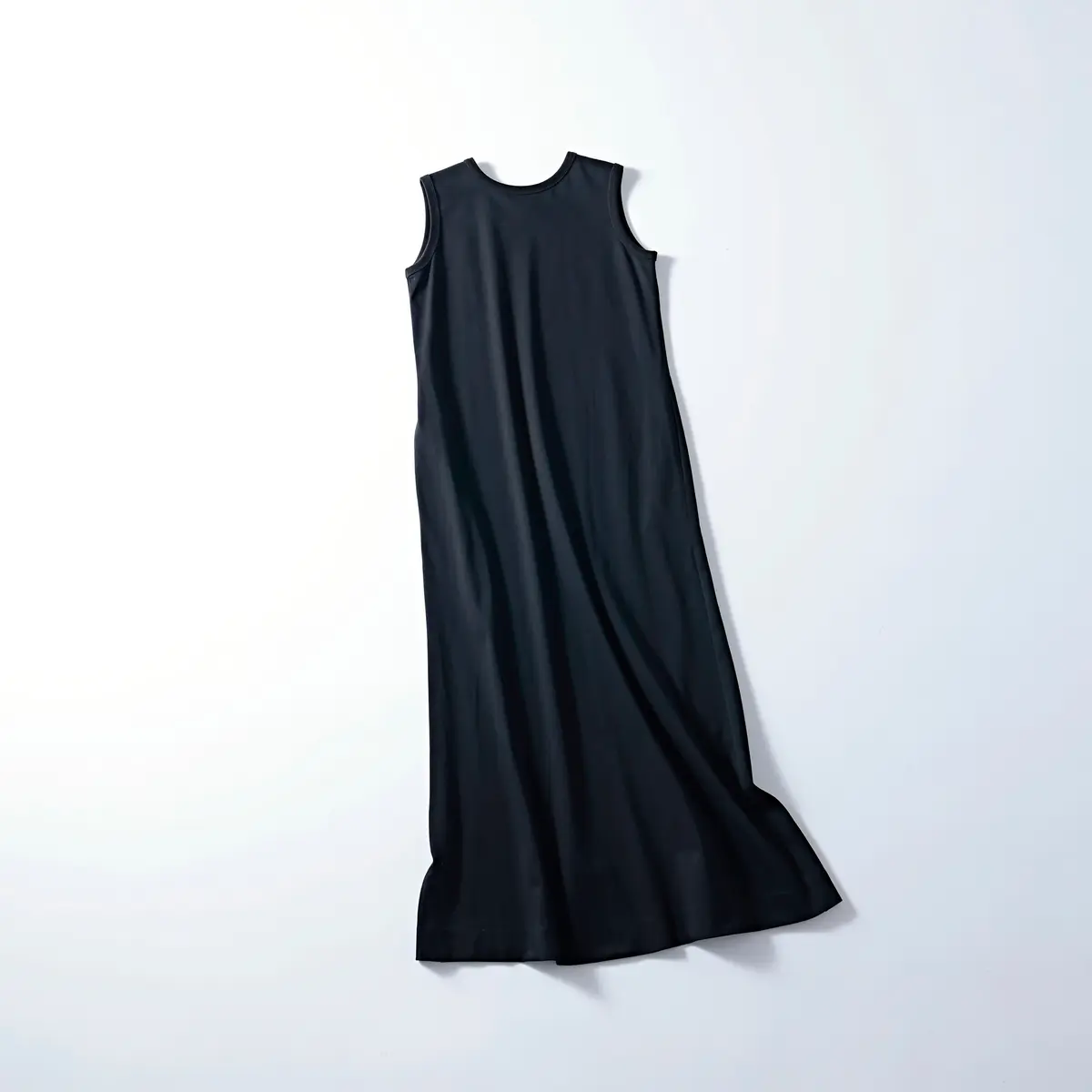『スローン』のシンプルワンピース