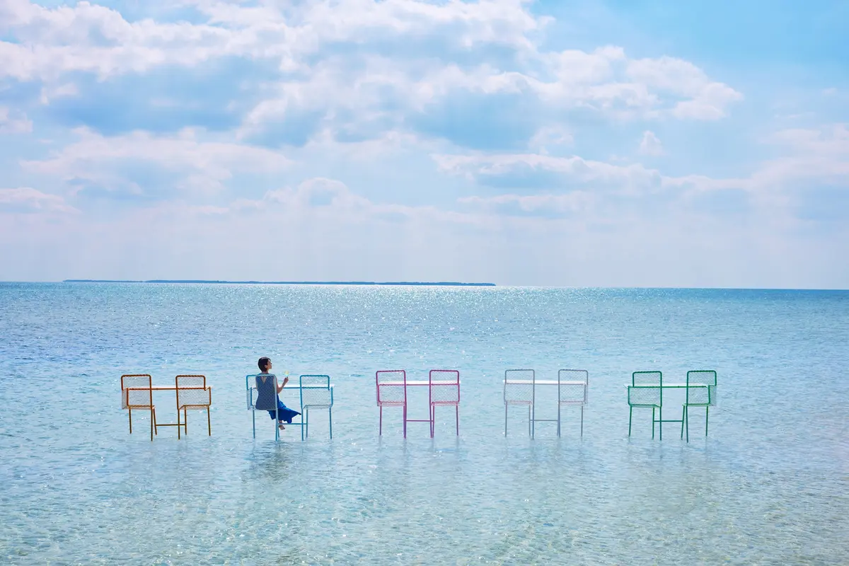 『リゾナーレ小浜島』絶景海上ビアガーデン_海上カウンター席_女子女子