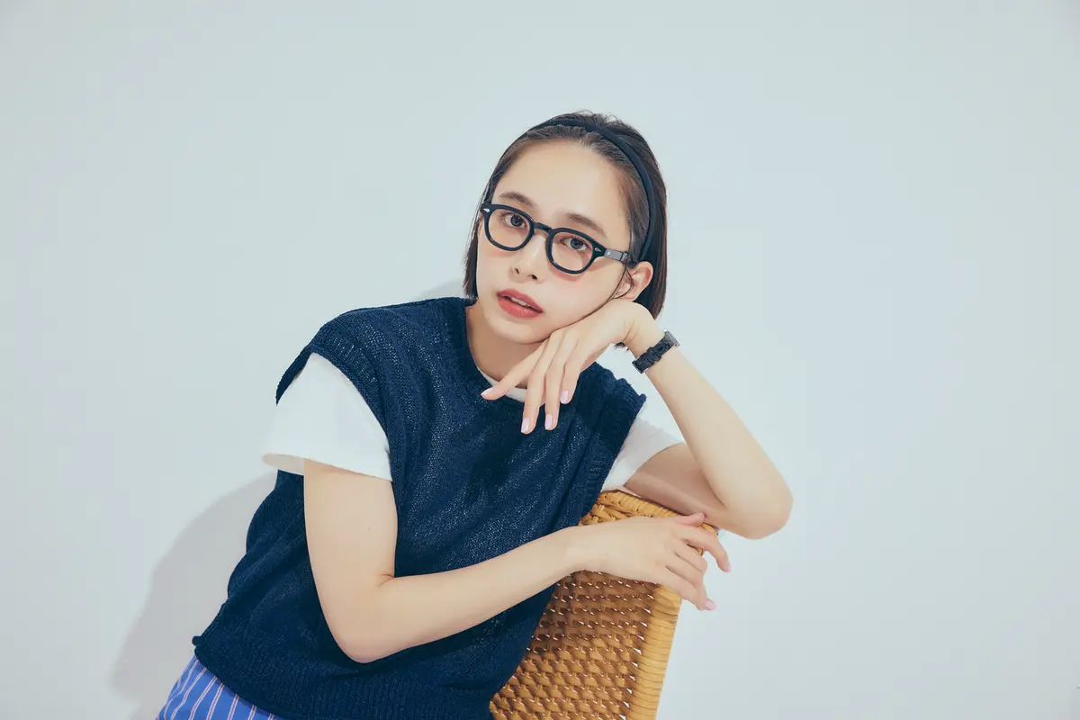 井桁弘恵　ニット　より