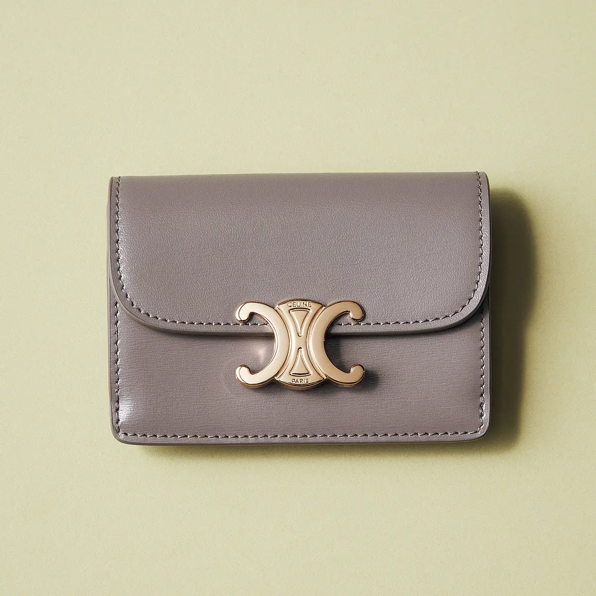 セリーヌの「カードホルダー」ベージュ