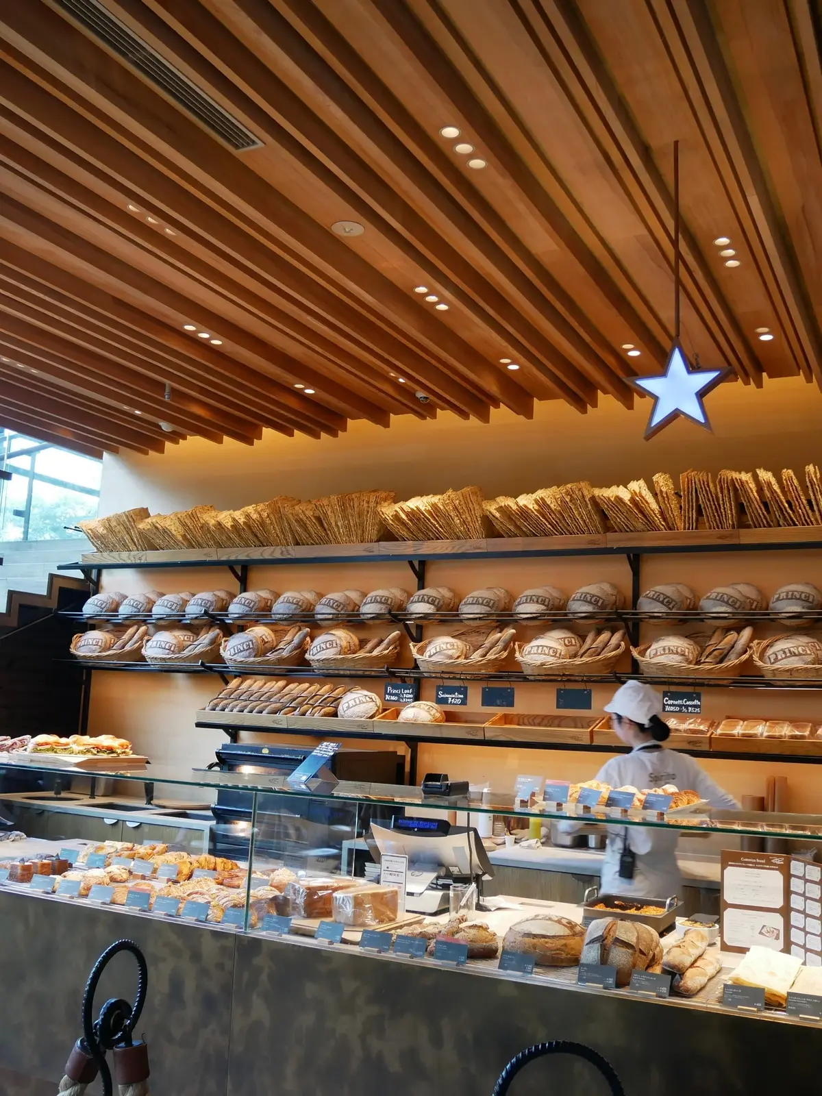 1階：イタリアンベーカリー