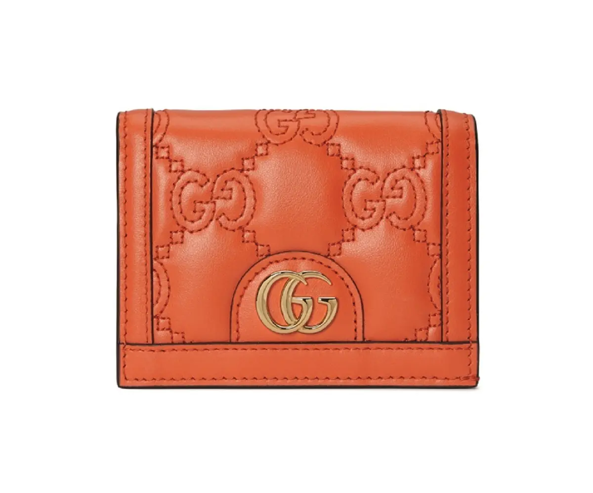 20代で買う名品　グッチのミニ財布　赤　GGパターン