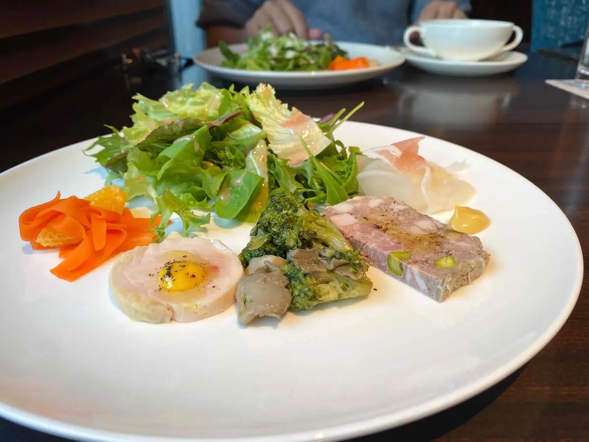 【大阪ホテル】メインは“本日のパイ包み”の画像_22