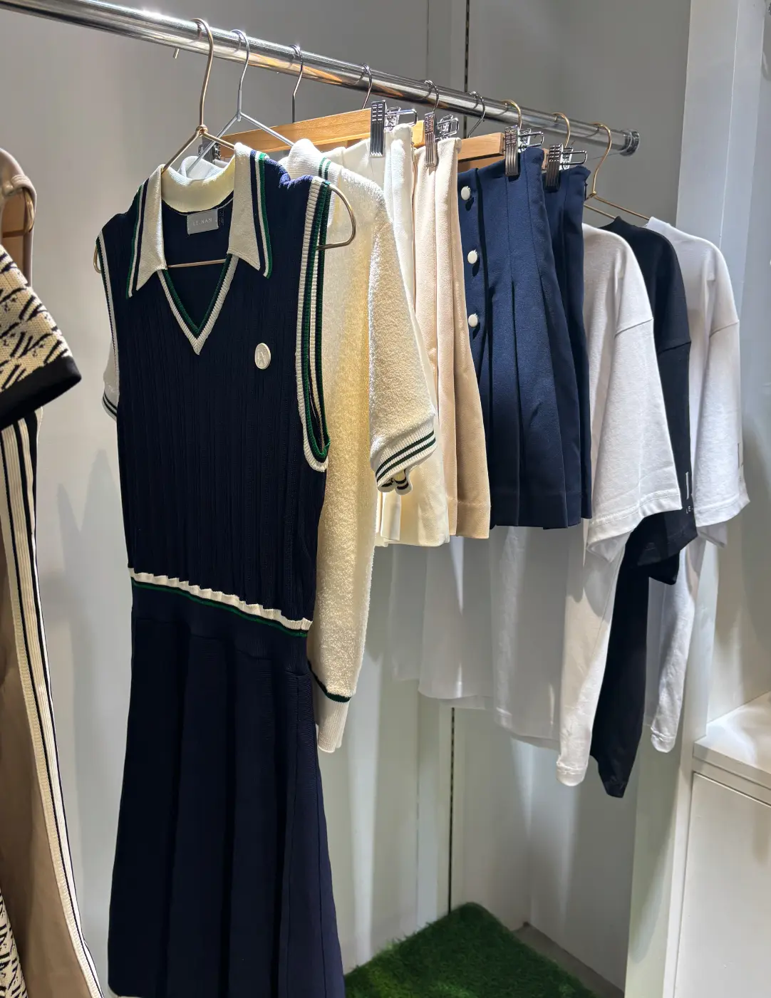 【週末限定!】私服でも着られる上品でお洒の画像_7