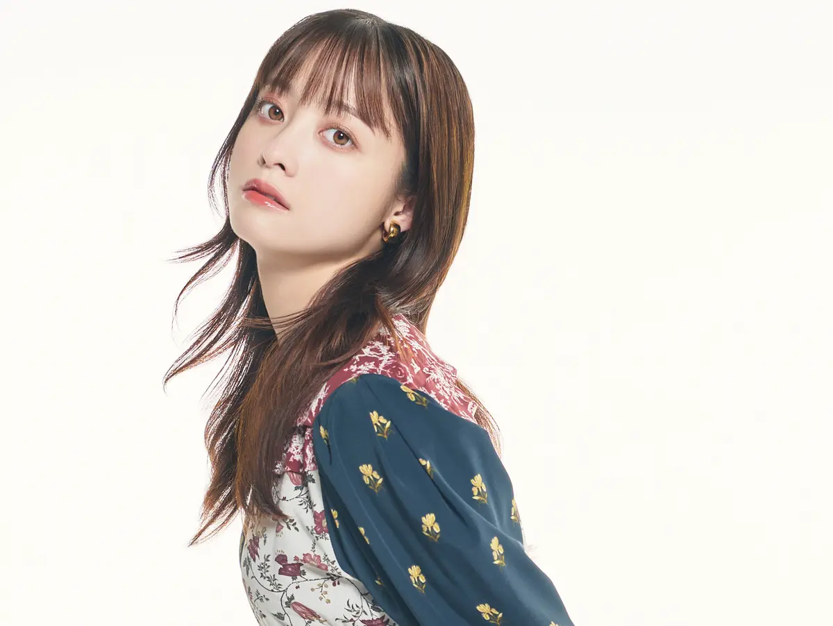 橋本環奈の上半身写真