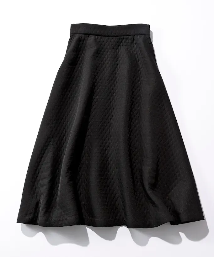 黒のキルティングフレアスカート