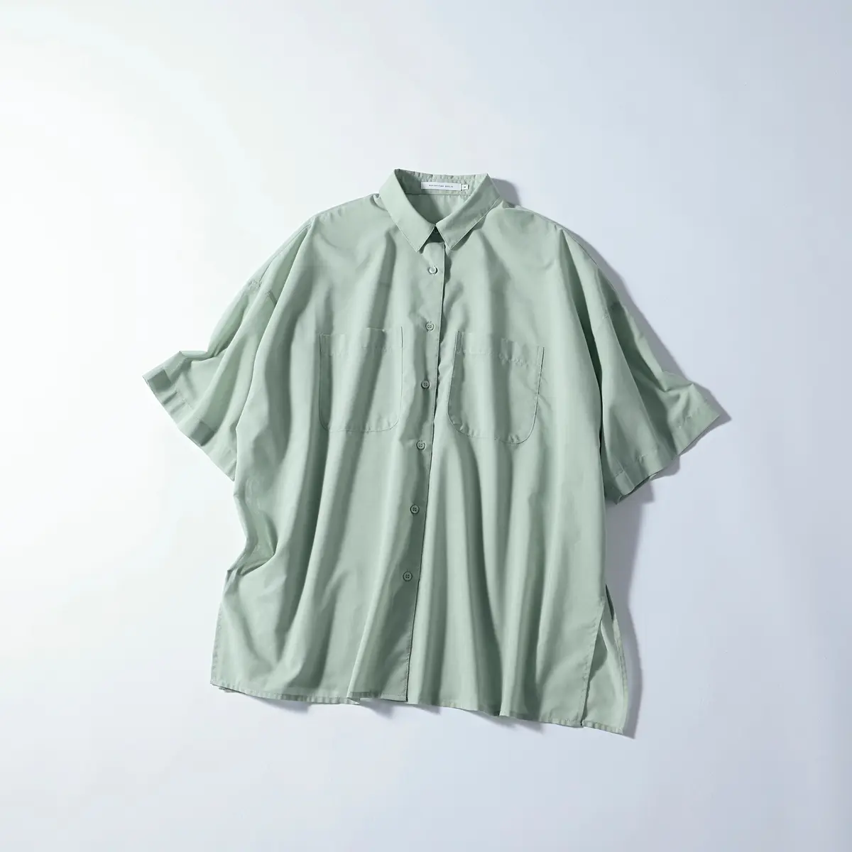 『ワンワード』のミントグリーンシャツ