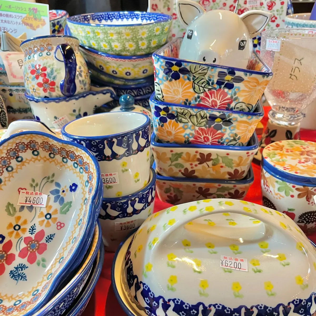 Polish pottery shopのテーブルアイテム