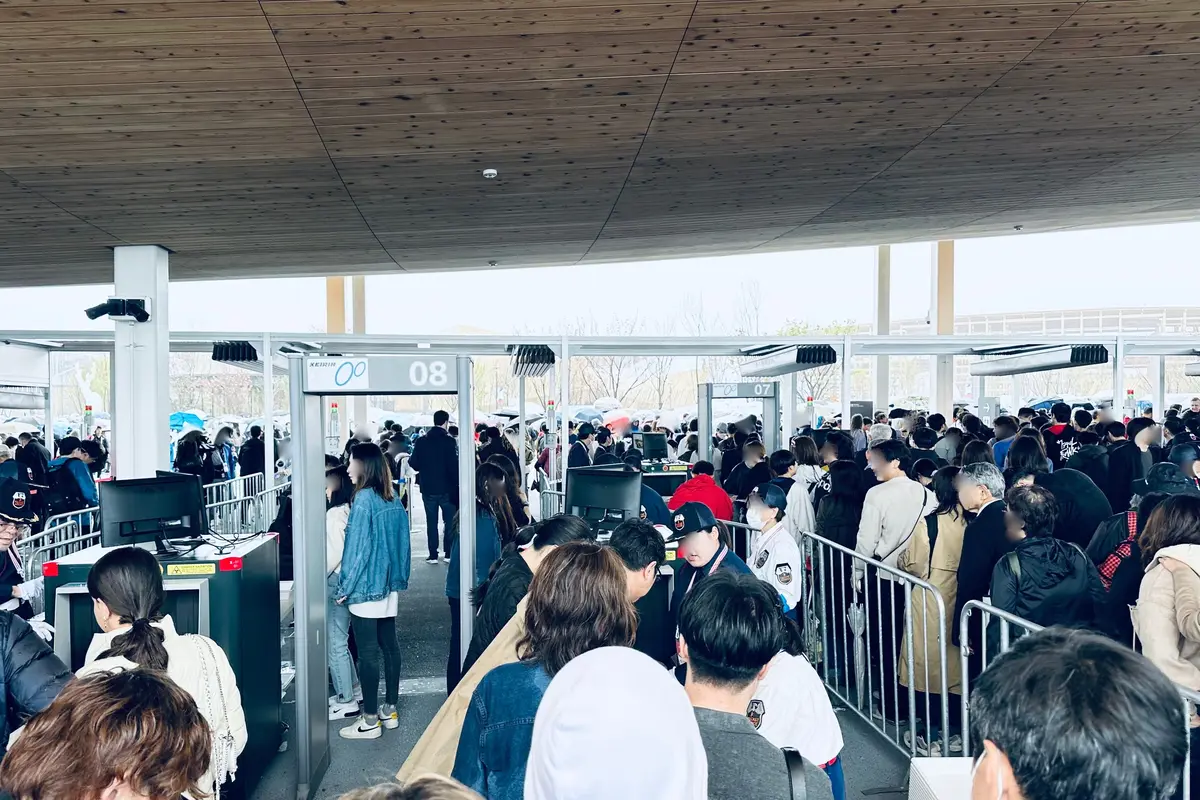 大阪•関西万博2025東ゲートのセキュリティチェック風景