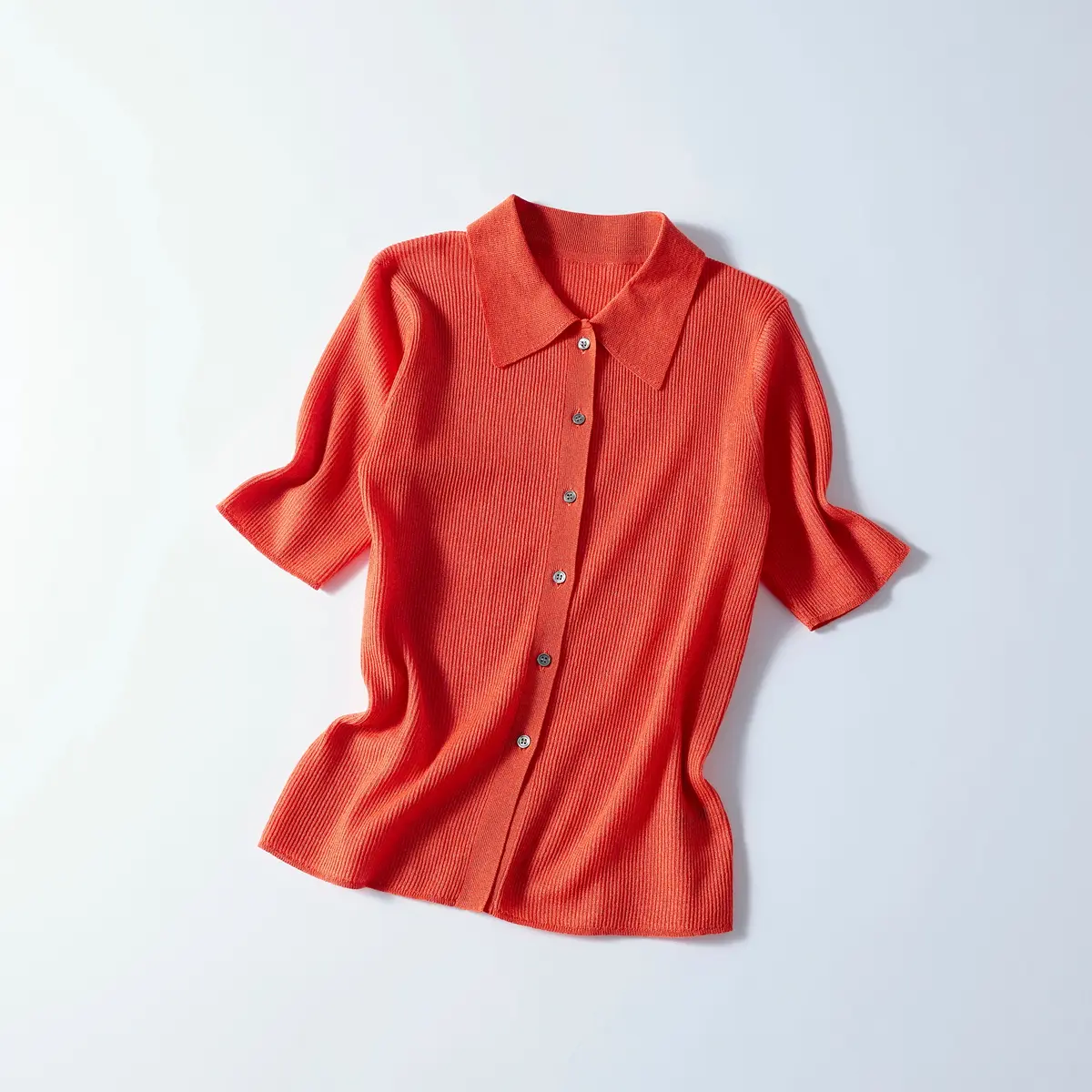 『イェッカ ヴェッカ』のオレンジカーディガン