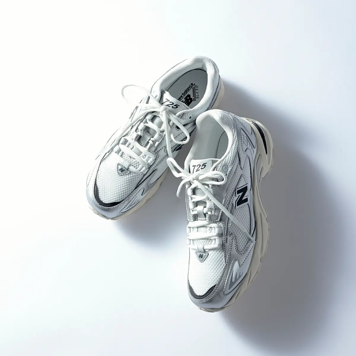 『ニューバランス』のスニーカーML725