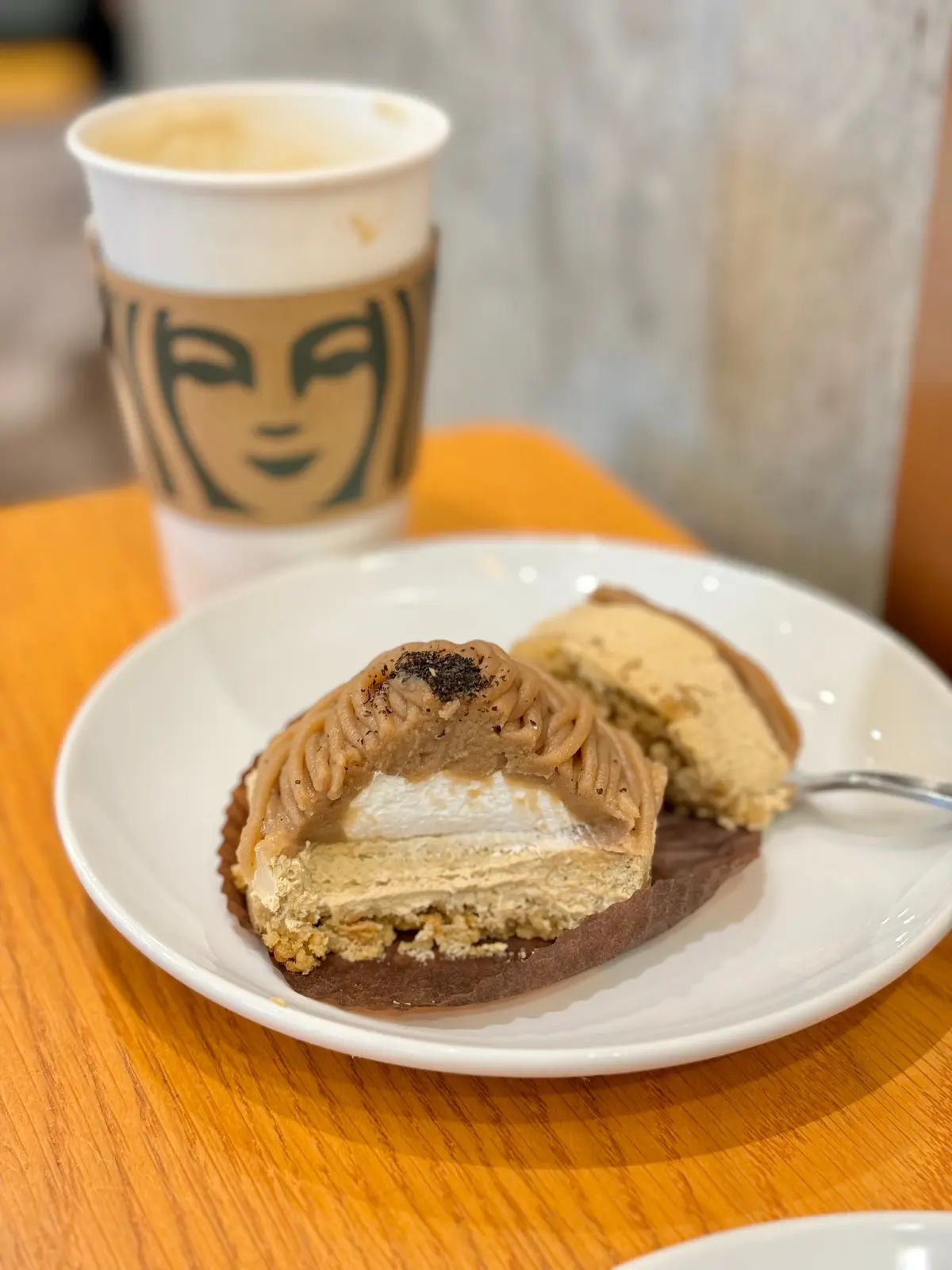 スタバ　栗とほうじ茶のモンブラン