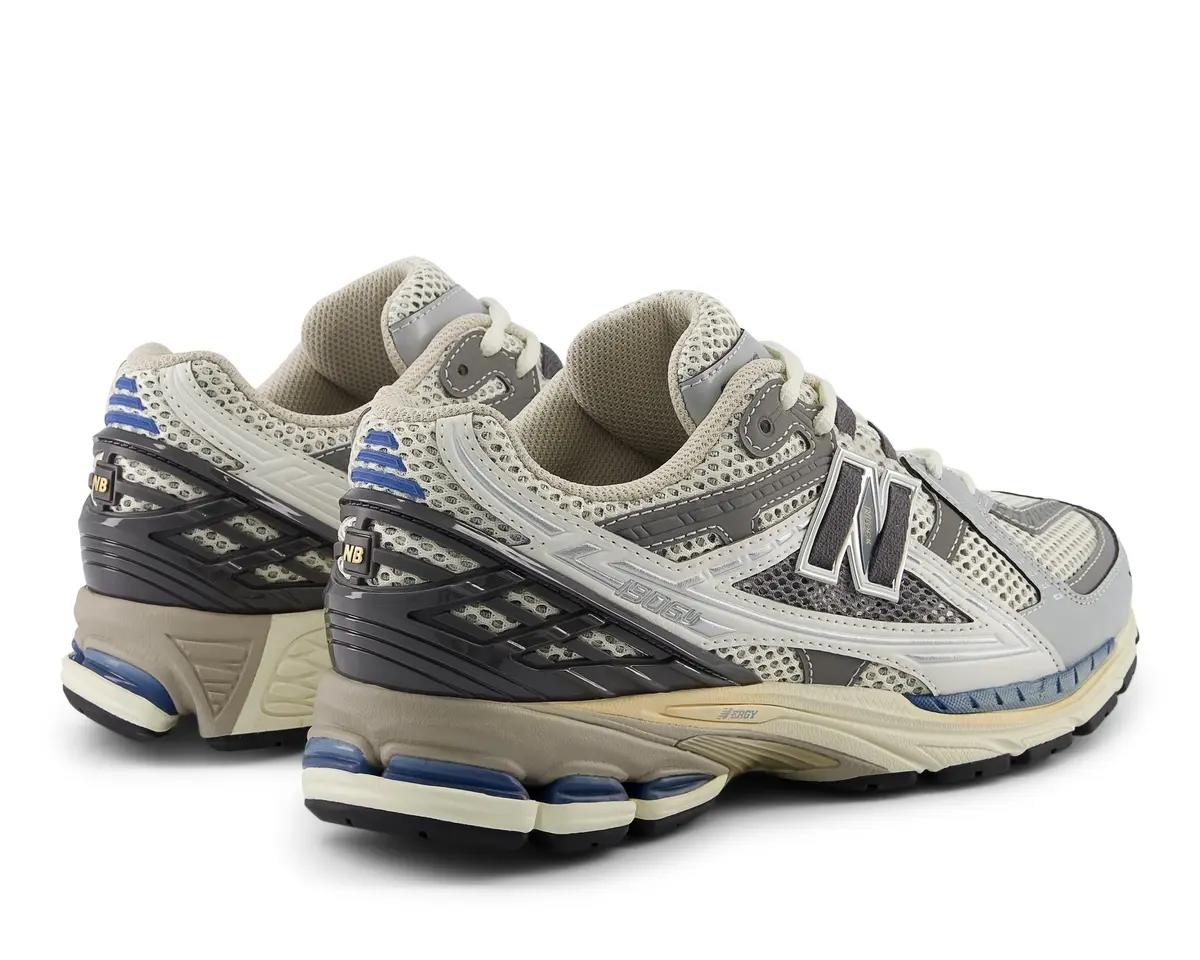 シルバースニーカー　ハイテク　ニューバランス1906
