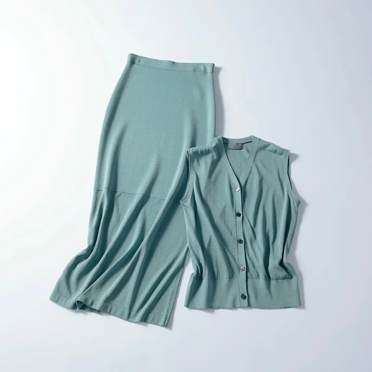 『アンクレイヴ』のニットアップ