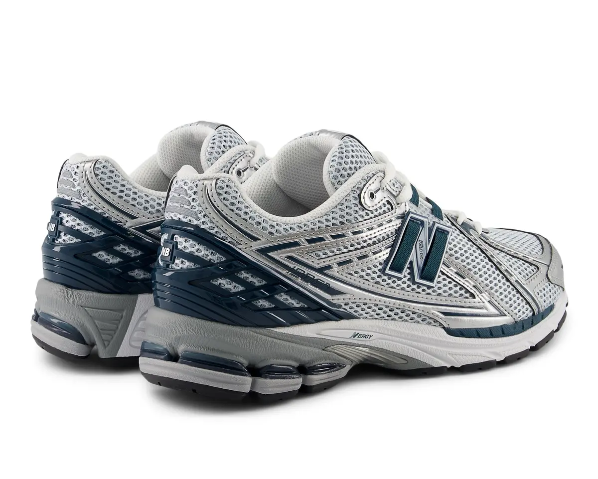 1906R　ニューバランス　ハイテクスニーカー