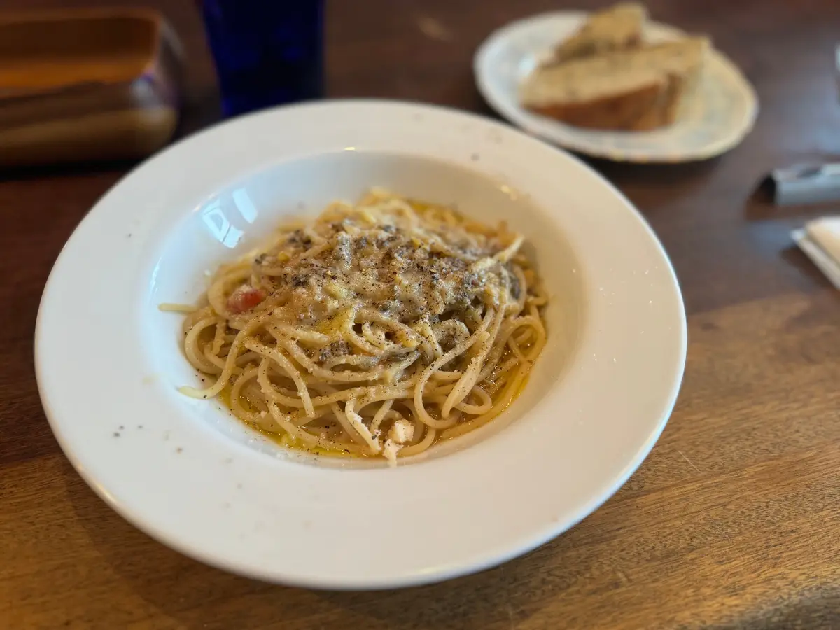 「IL BECCAFICO」パスタとフォカッチャ