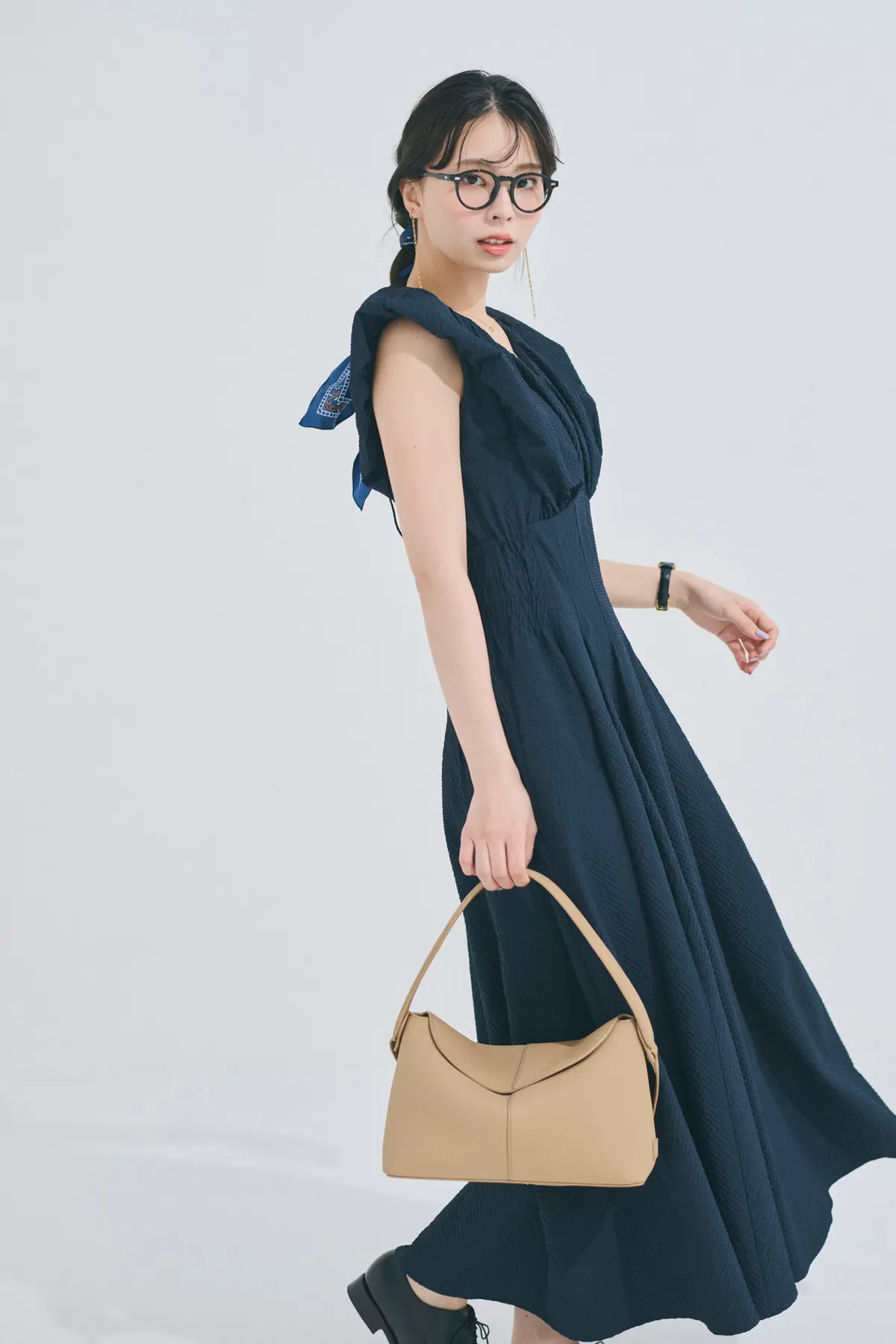 川口ゆりな　ワンピース　全身コーデ