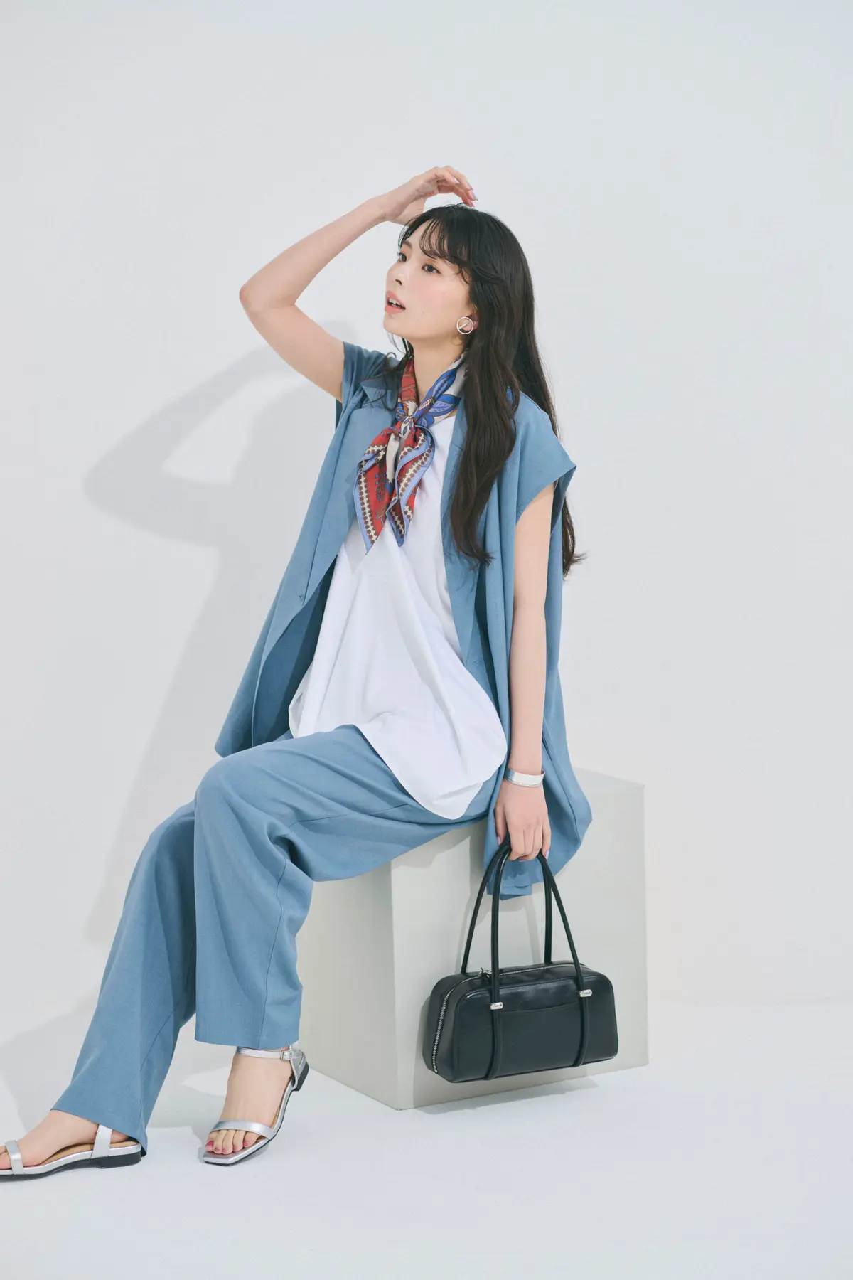 川口ゆりな　ジレセットアップ　全身コーデ