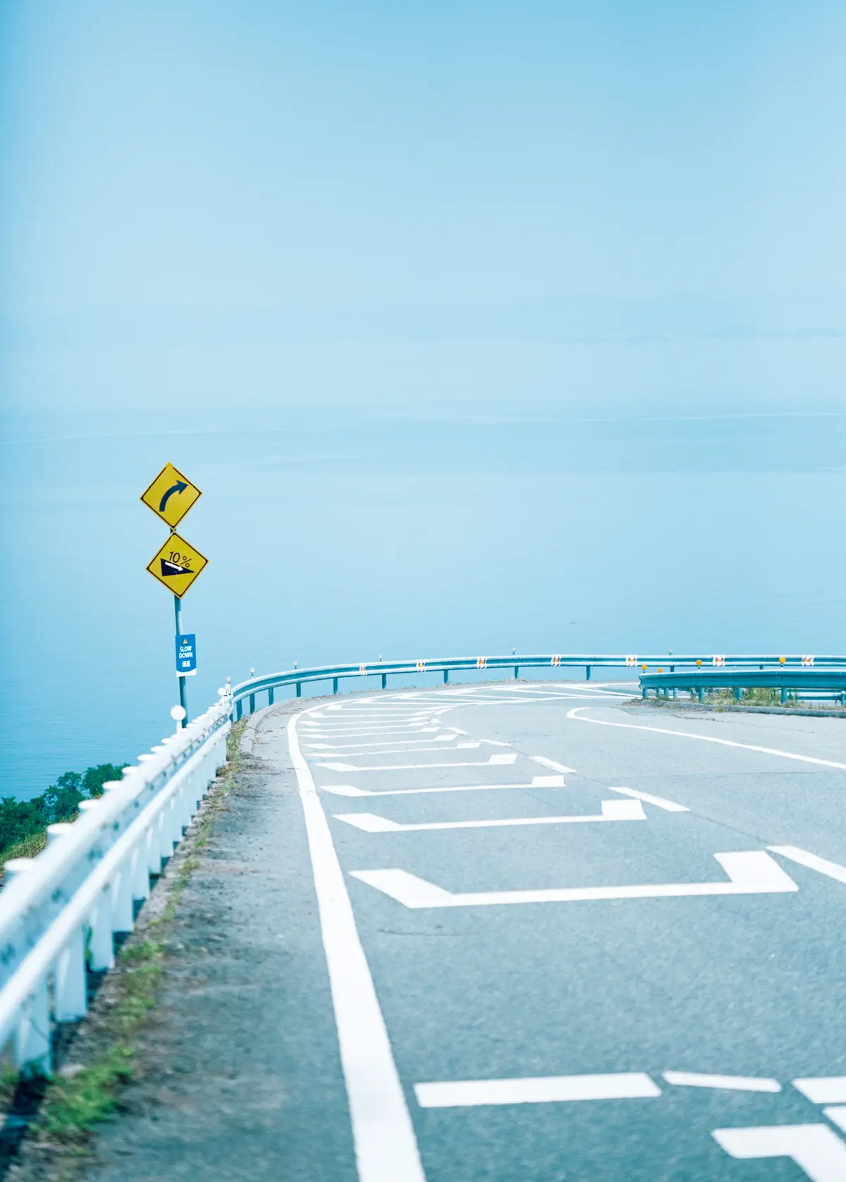 香川県『豊島美術館』までの道　海と道路