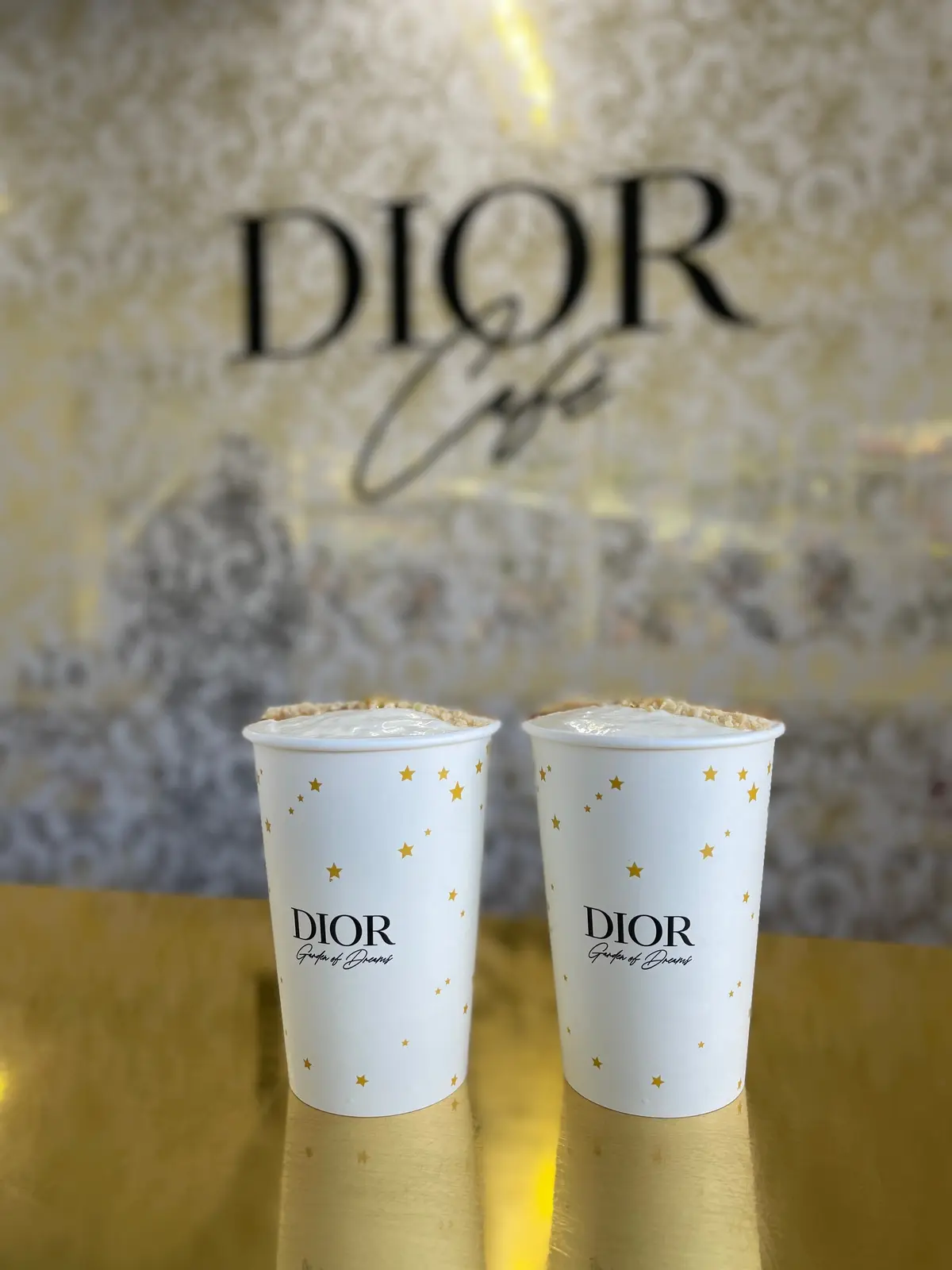 Dior ディオール　ポップアップ　カフェ