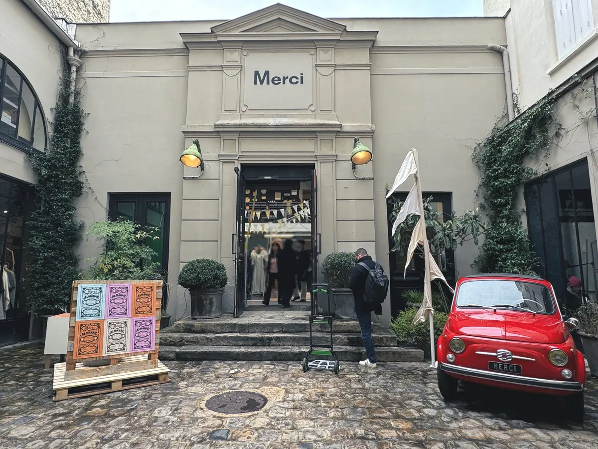パリ・マレ地区のセレクトショップMerciの外観
