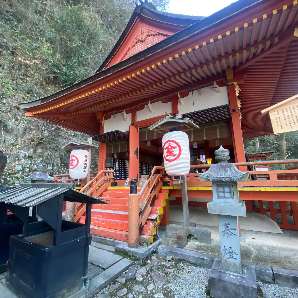 奥社（厳魂神社）