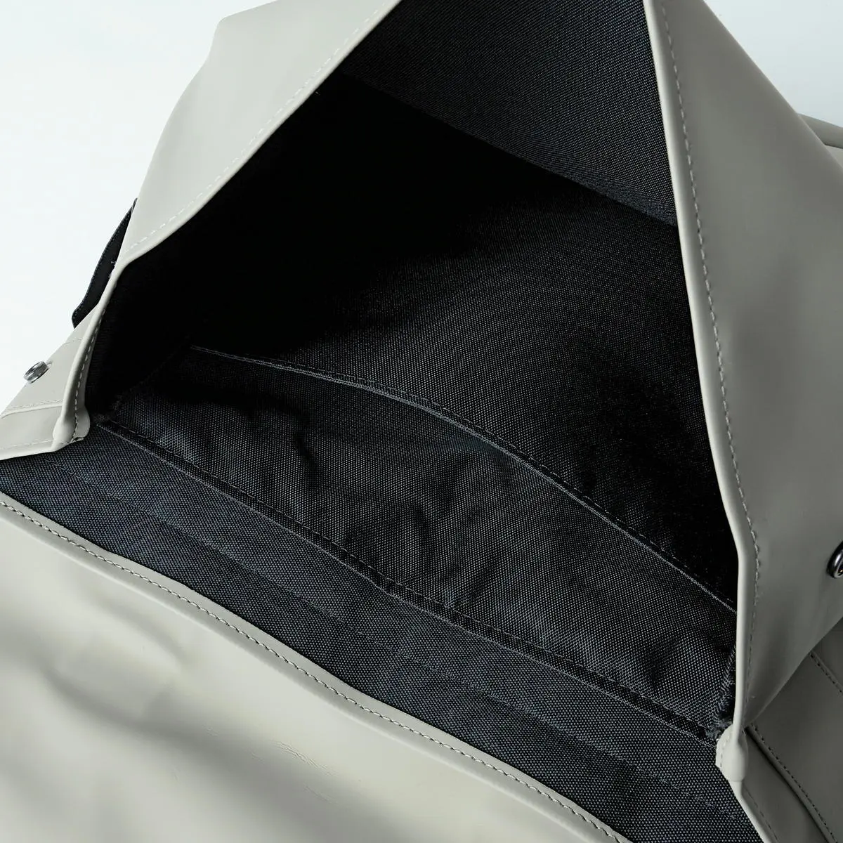 RAINSのMSN Bagを開けた状態　内装