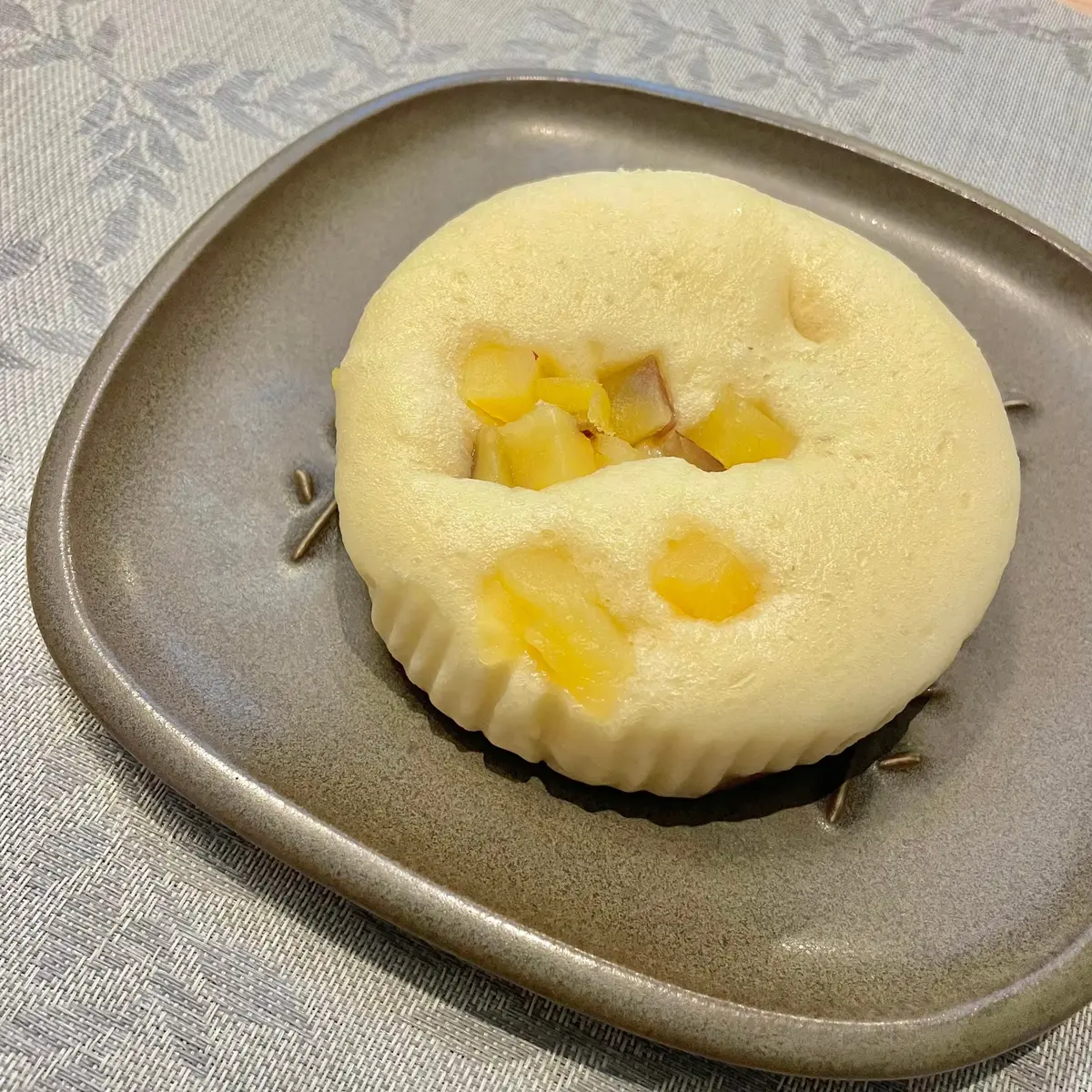 ヤマザキパンから発売、作中でもちいかわたちが食べていた「いもむしパン」