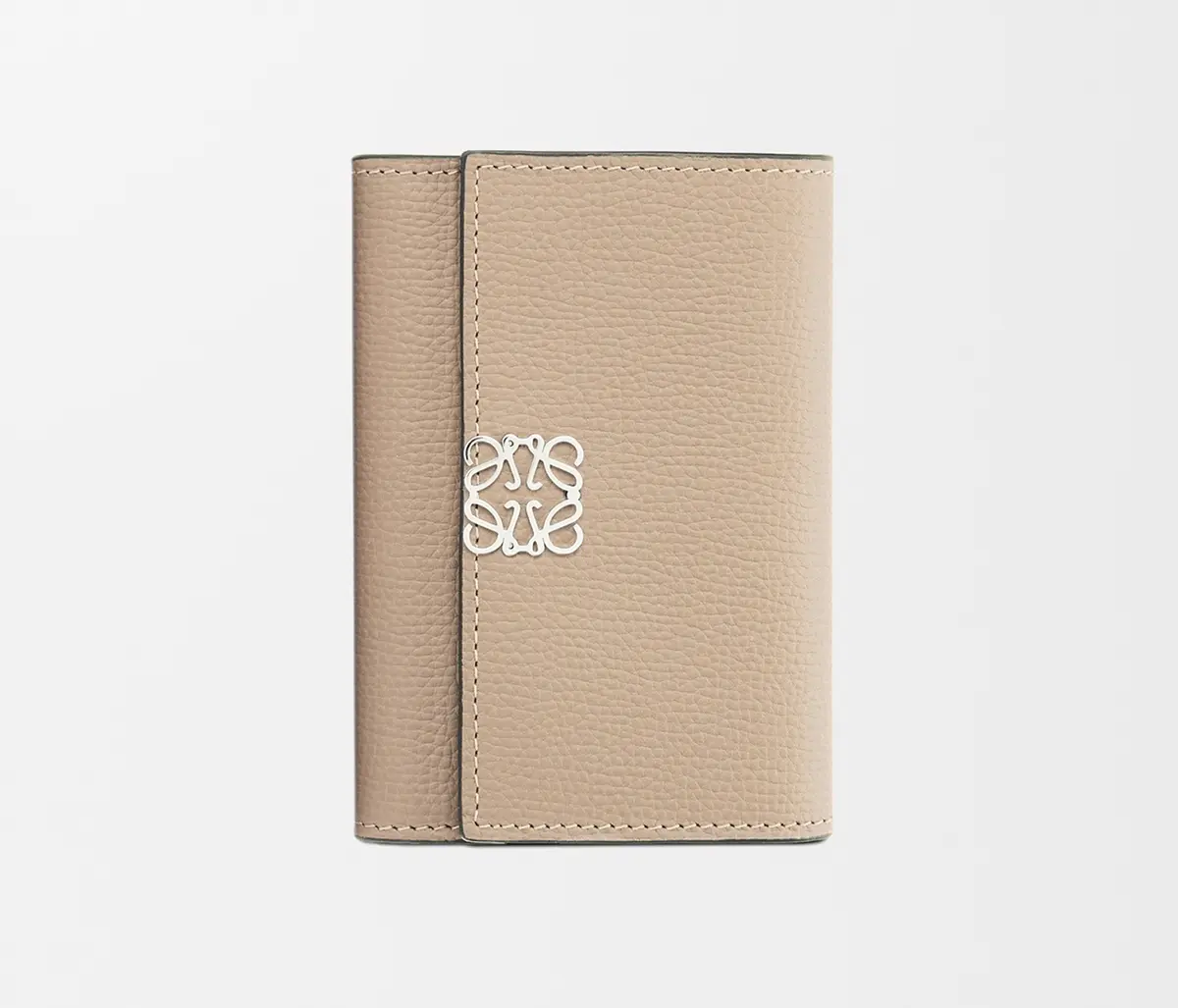 ロエベのベージュ折り財布