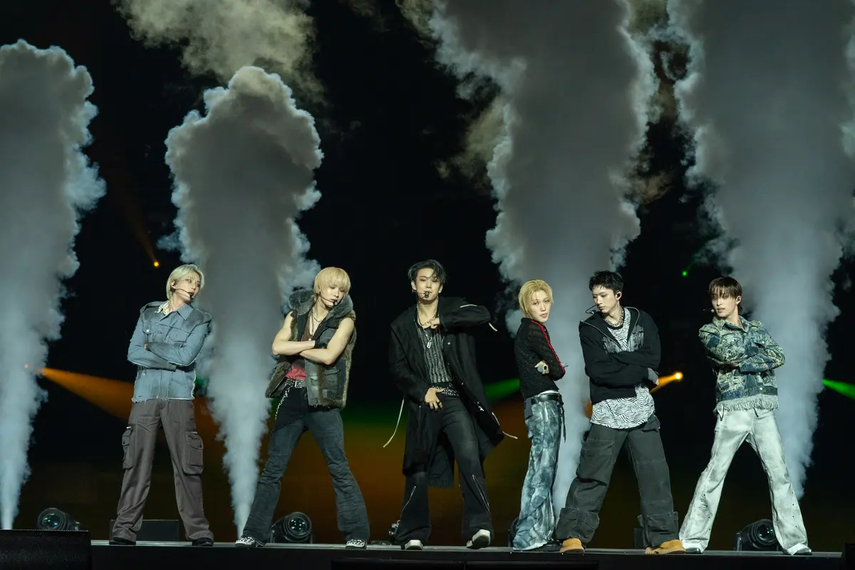 ステージパフォーマンス写真