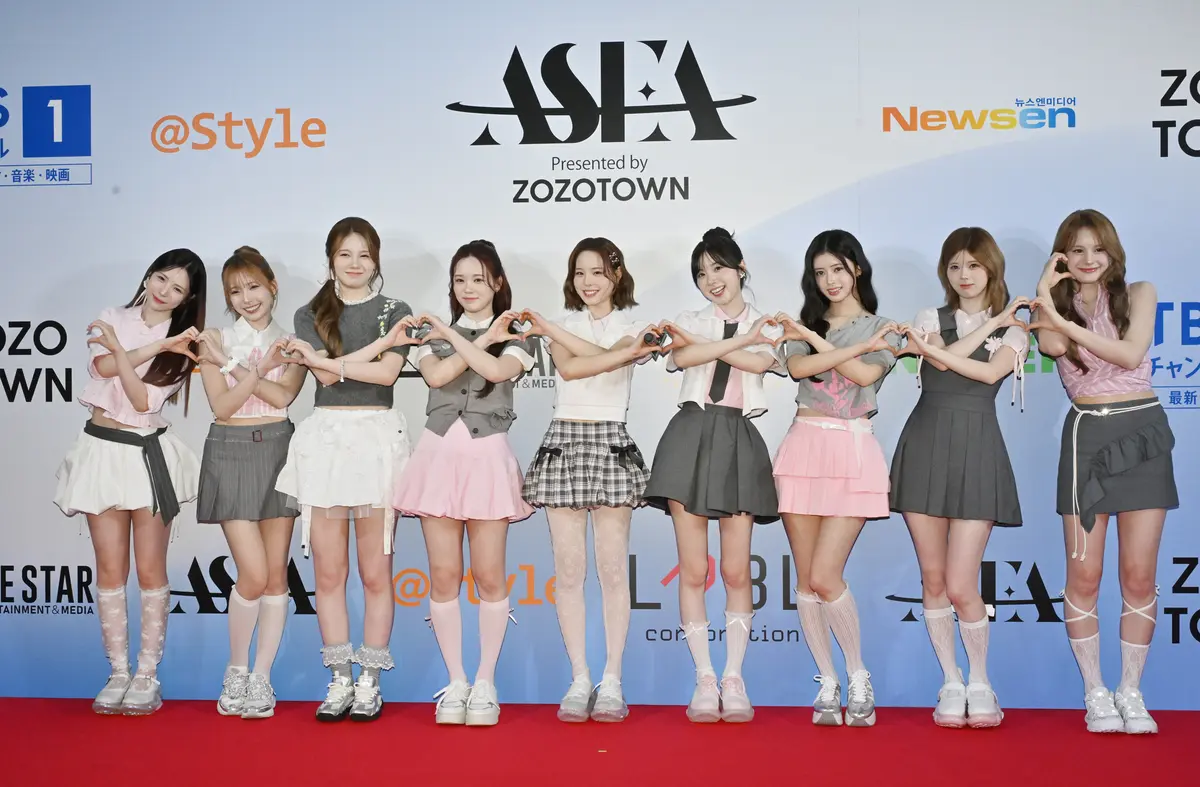 NiziU　©️ASEA 組織委員会