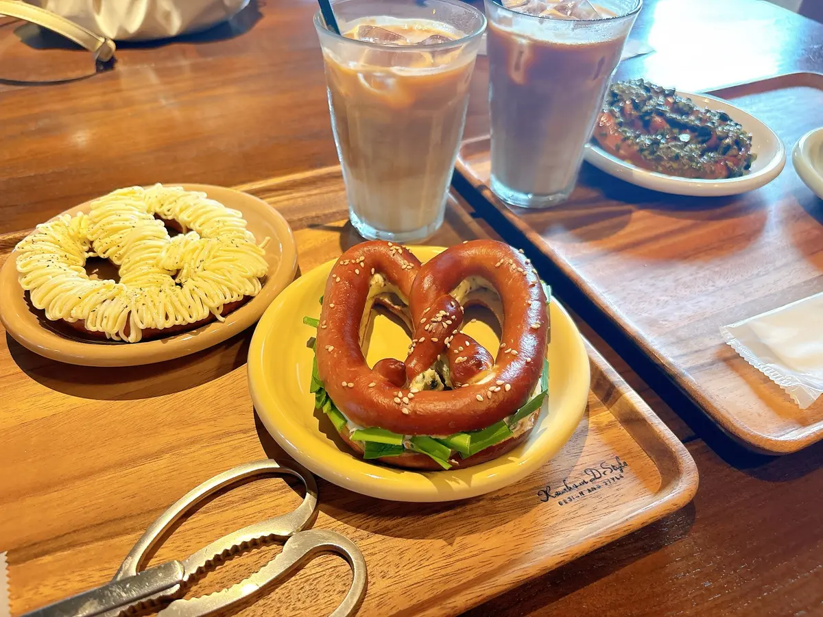 プレッツェルはハサミで切ります