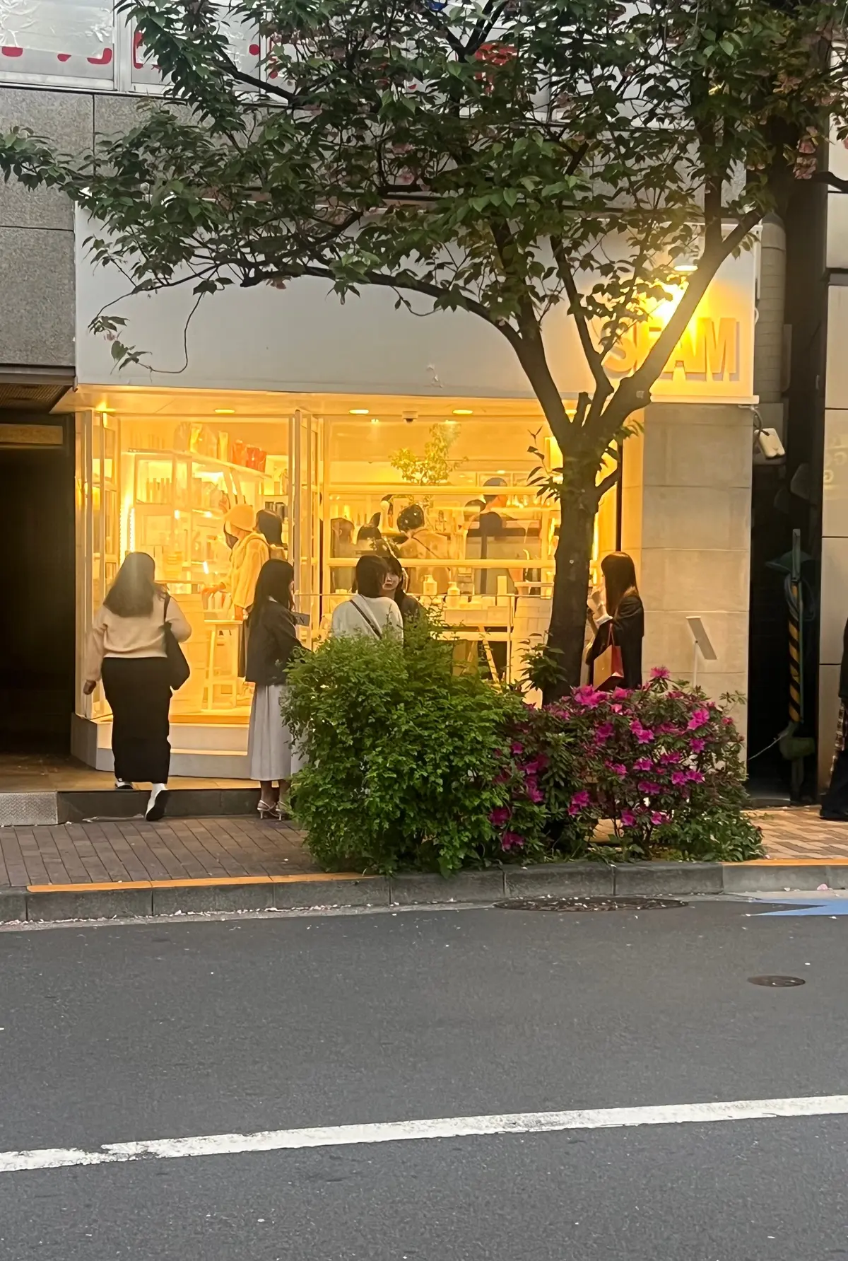 SNSで超話題!サロン商品が買えるお店『の画像_1