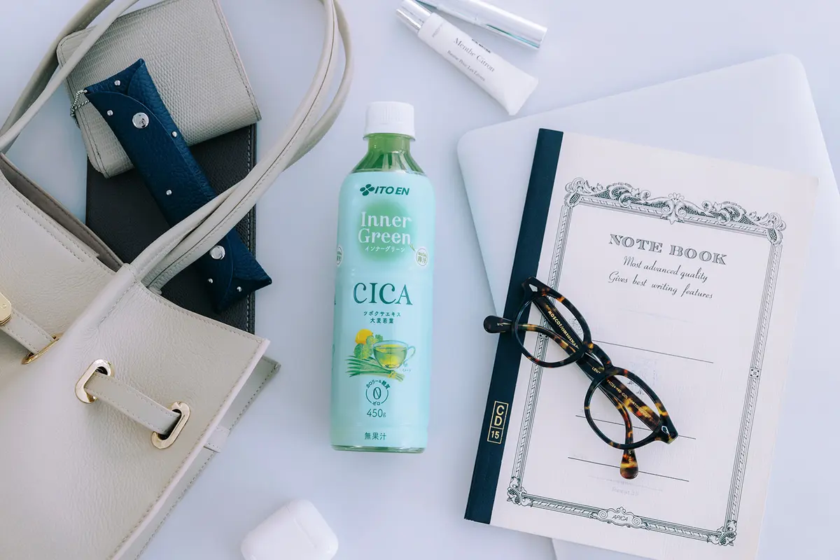 働く女性のカバンの中身