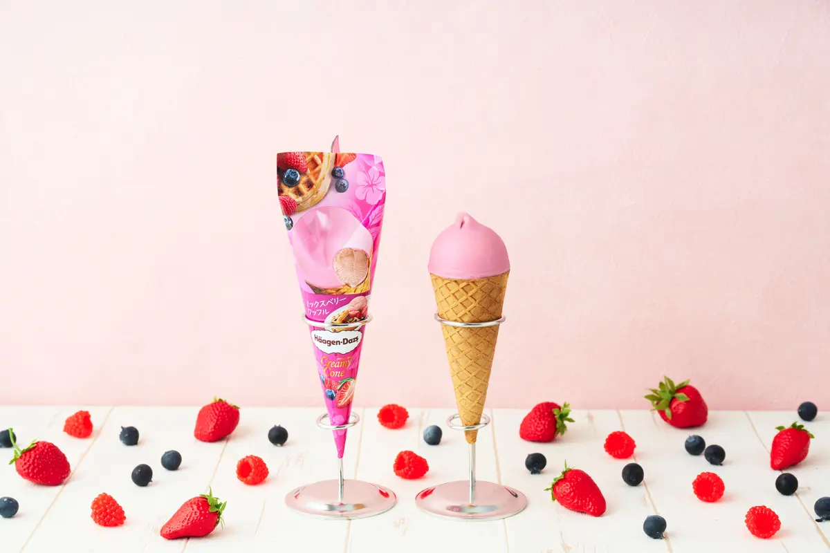 ハーゲンダッツ　クリーミーコーン ミックスベリーワッフル　セブン⁻イレブン