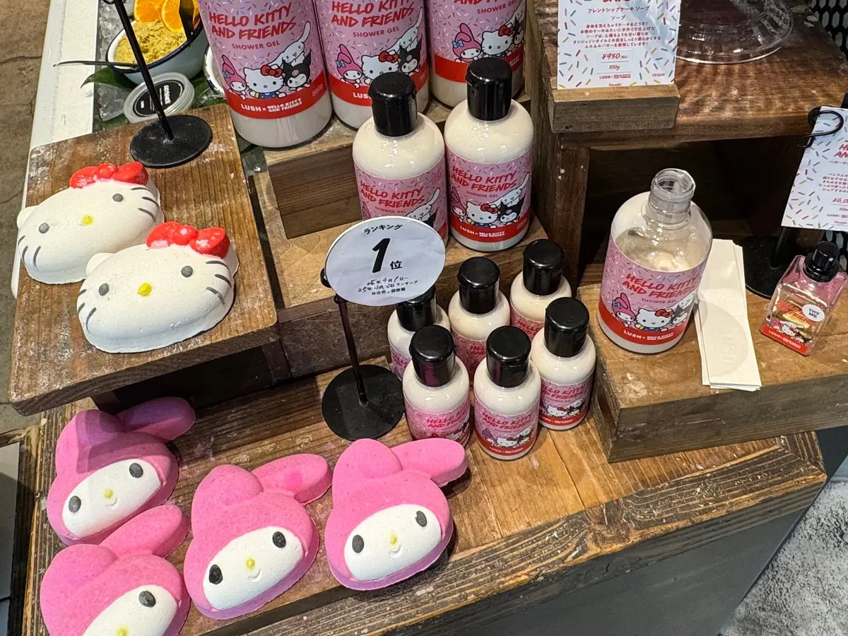 Lush × Hello Kitty And Friends ハローキティ、マイメロディのバスボム